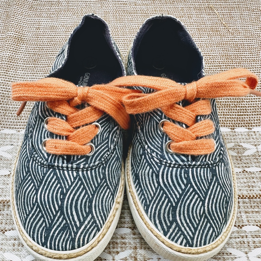 Navy blue girls canvas shoes with coral laces, size 10